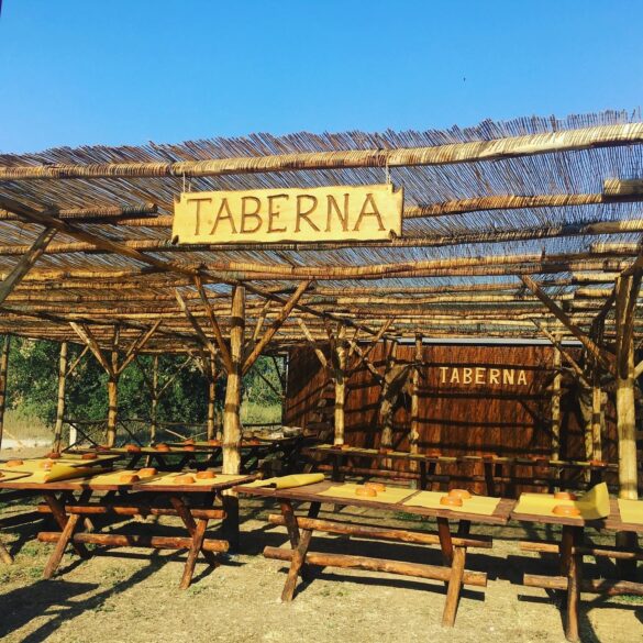taberna romana con tavolini