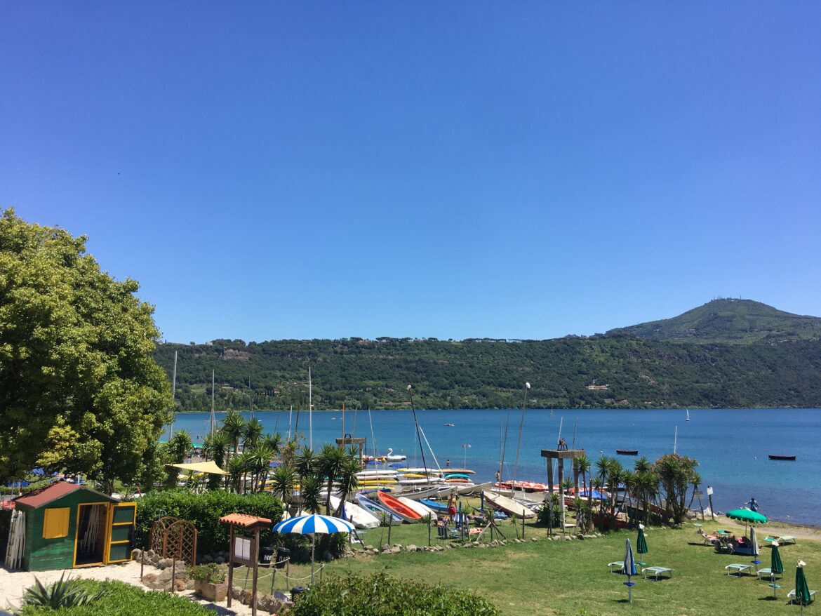 lagoalbano lago, barche e canoe